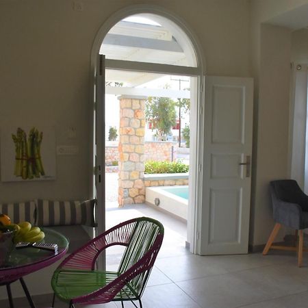 De_Naxia Suites Perissa  Pokoj fotografie